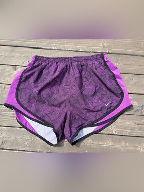 Nike Women’s M‎ Dri-Fit Shorts Purple Black Geometric Pattern Lining Athletic